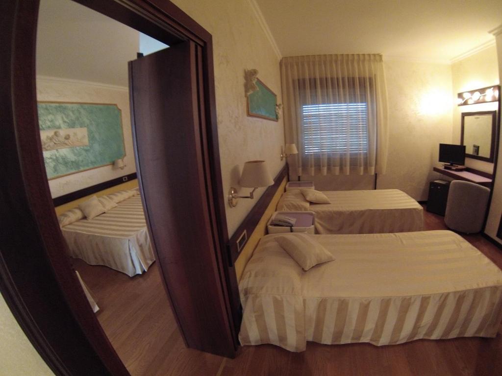 Benny Hotel Catanzaro Room photo