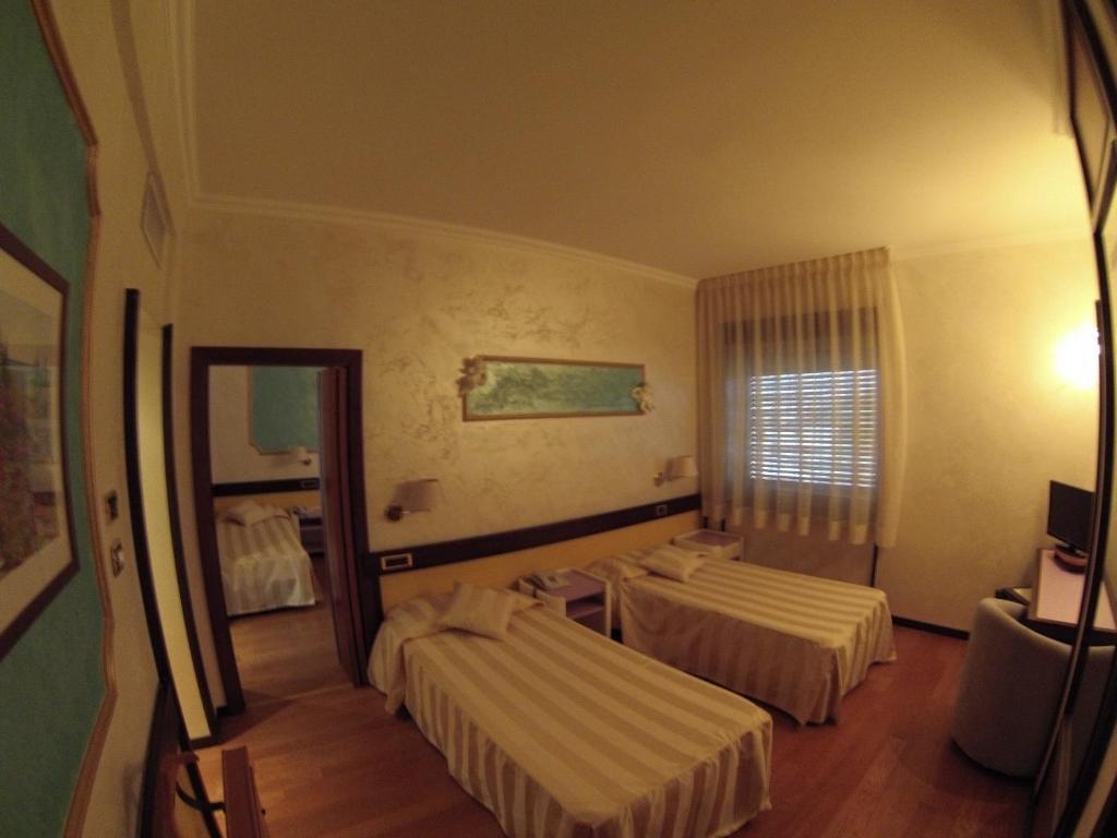Benny Hotel Catanzaro Room photo