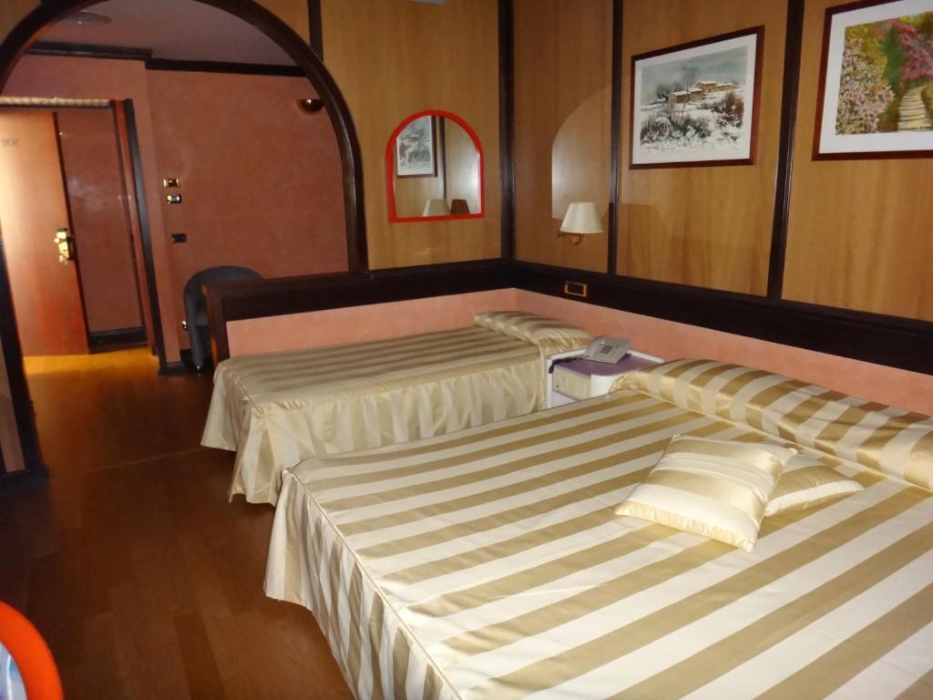 Benny Hotel Catanzaro Room photo